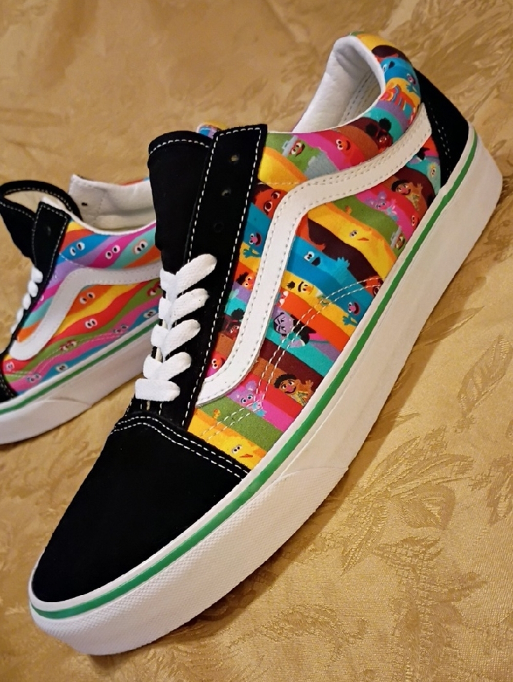 VANS SESAME STREET "RARE" Limited Edition Black & Multicolor Men 10.0 Women 11.5
